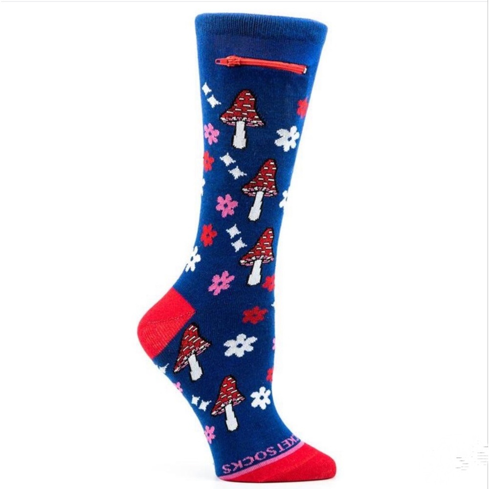 NWT Women’s Mushroom on Blue Pocket Crew Socks Size Medium